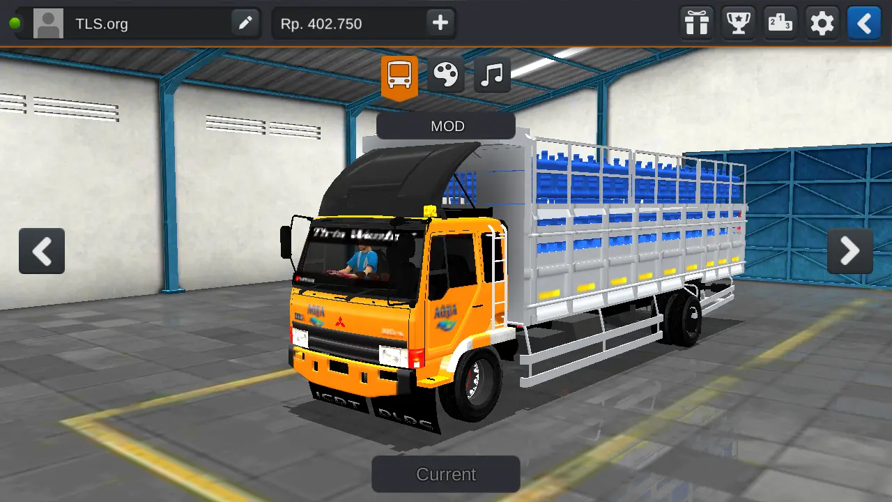Truck Fuso Engkel Bawa Galon Air